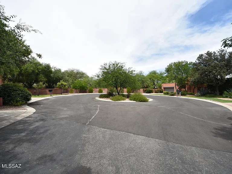 5120 E Woodgate Ln — Photo 2
