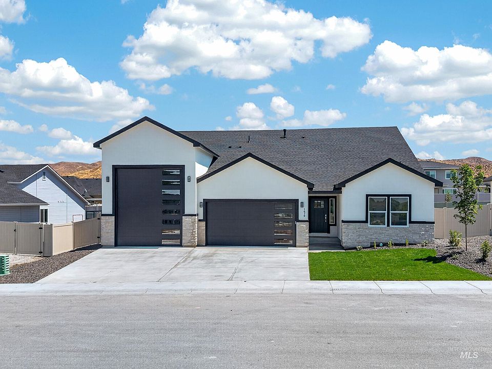 1st image of 1470 Castle Way