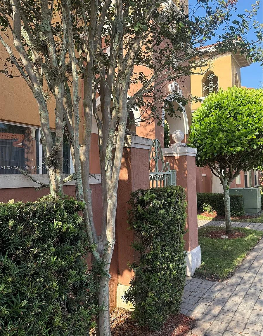 Hampton Isles Condo — Photo 2