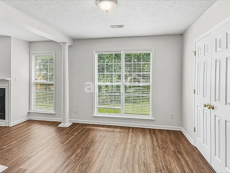 4902 Hunters Blf — Photo 5