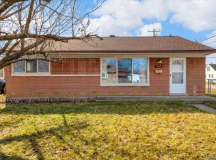 1104 E Barrett Ave, Madison Heights, MI 48071