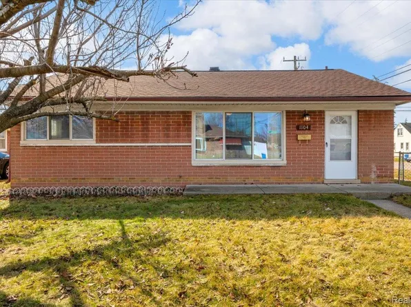 1104 E Barrett Ave, Madison Heights, MI 48071