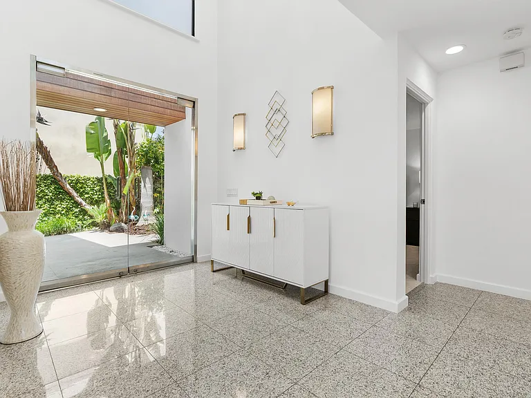 715 Bayside Dr — Photo 9