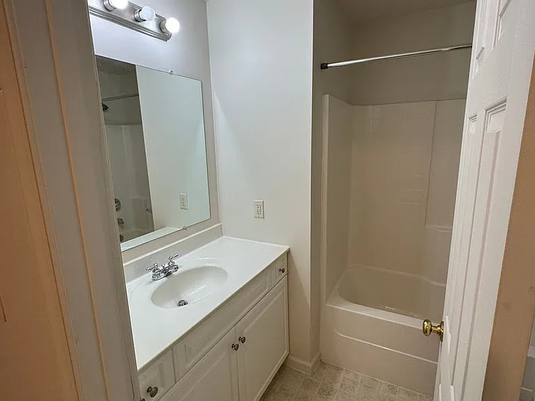 1432 Verdant Spring Ln — Photo 14