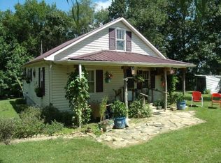 9057 Smith Grove Rd, Burkesville, KY 42717