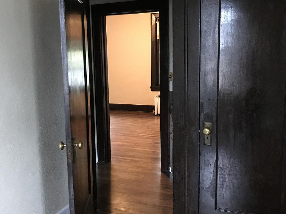 1st bedroom