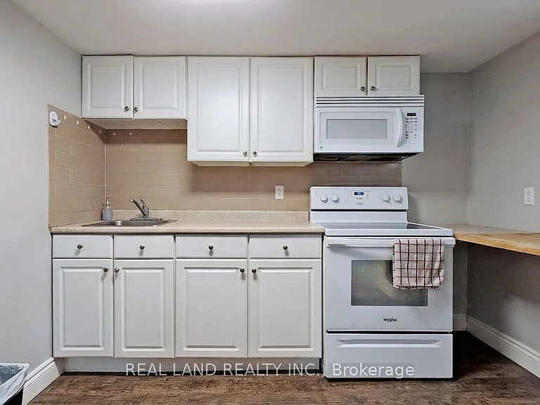 26 Glamis Ave — Photo 6