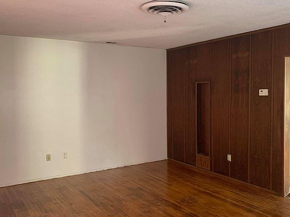 3rd image of 690 Garner Ave