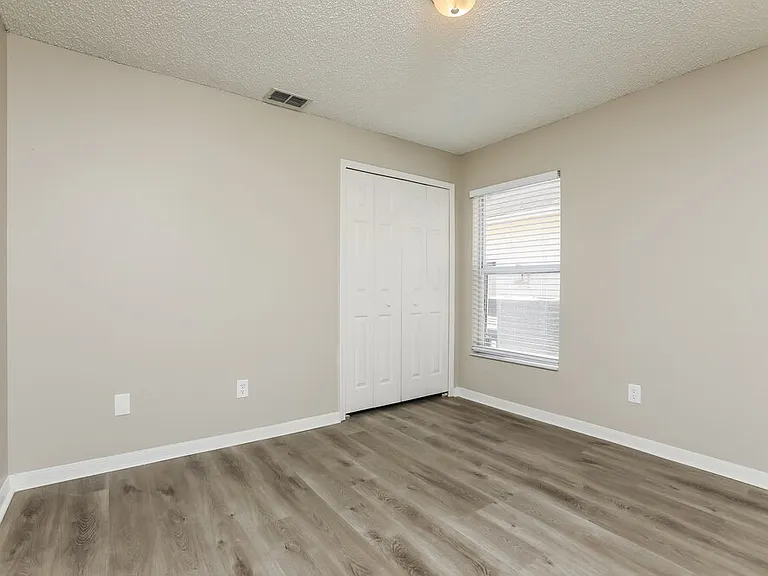 130 Kinney Ct — Photo 11