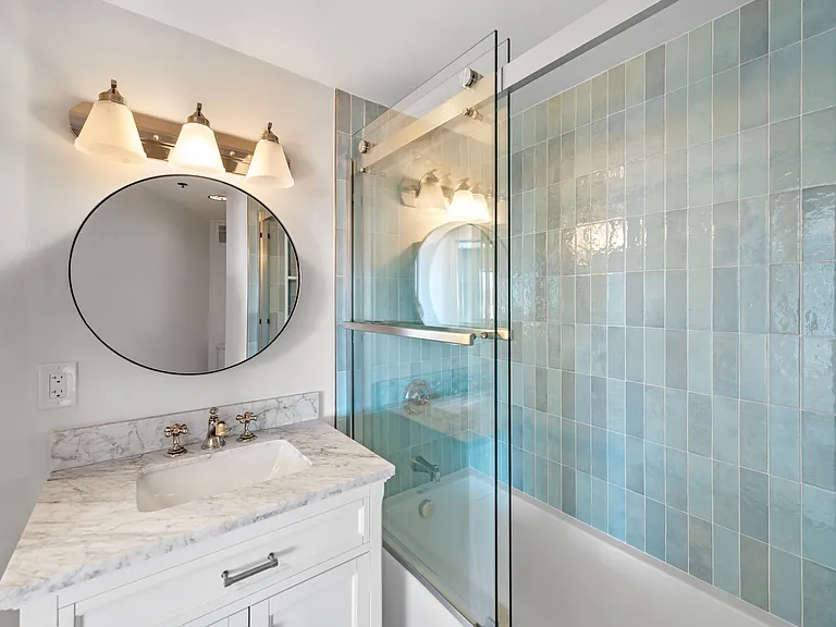 300 Lynn Shore Dr #911 — Photo 8