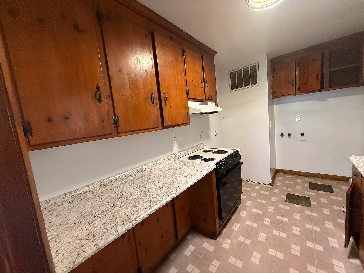3 bed, 1025 sqft, $1,395 — Photo 4