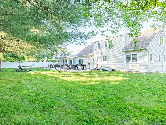 4th image of 33 Bluebird Dr