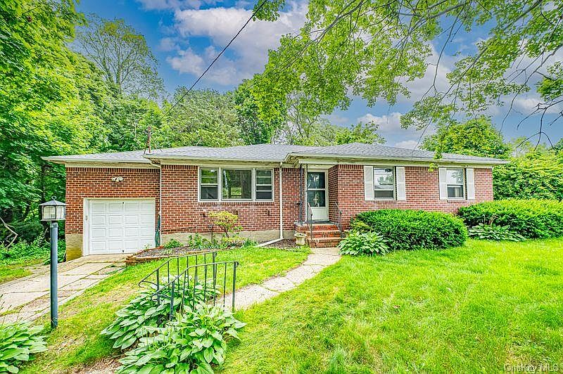 1st image of 83 Bellerose Avenue