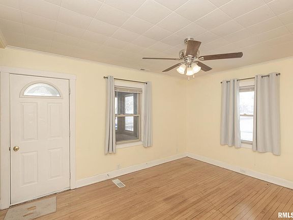 5th image of 210 S Elmwood Ave