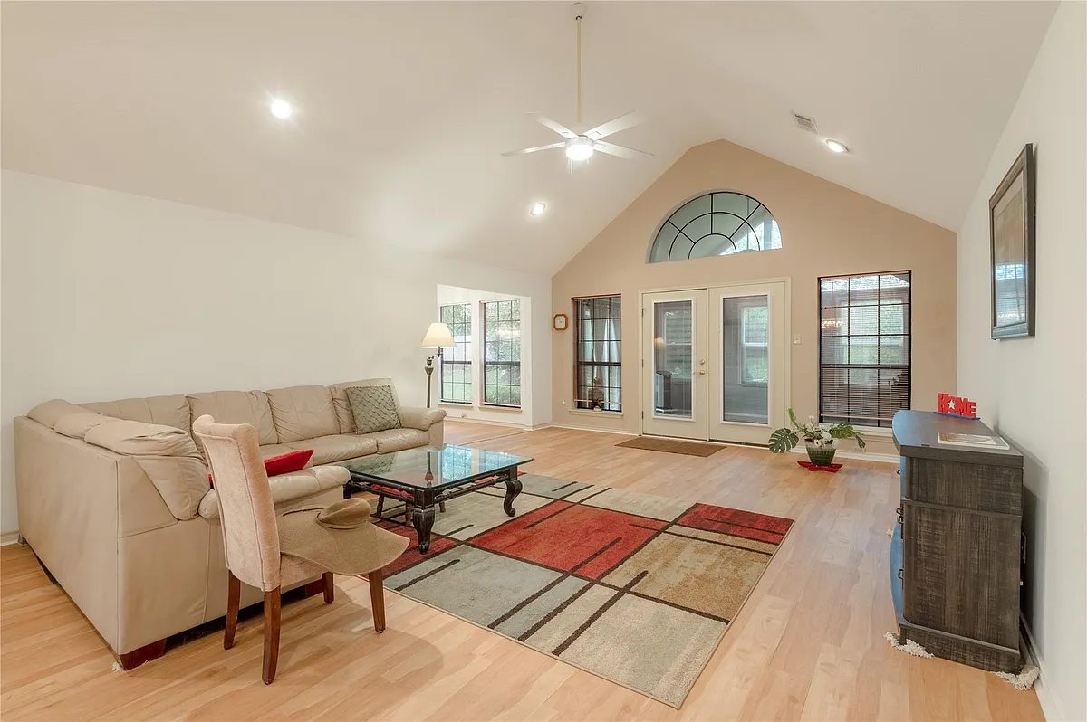 Building Photo - 913 Cherry Hills Dr