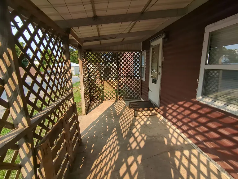 2100 W Mason Ave — Photo 6