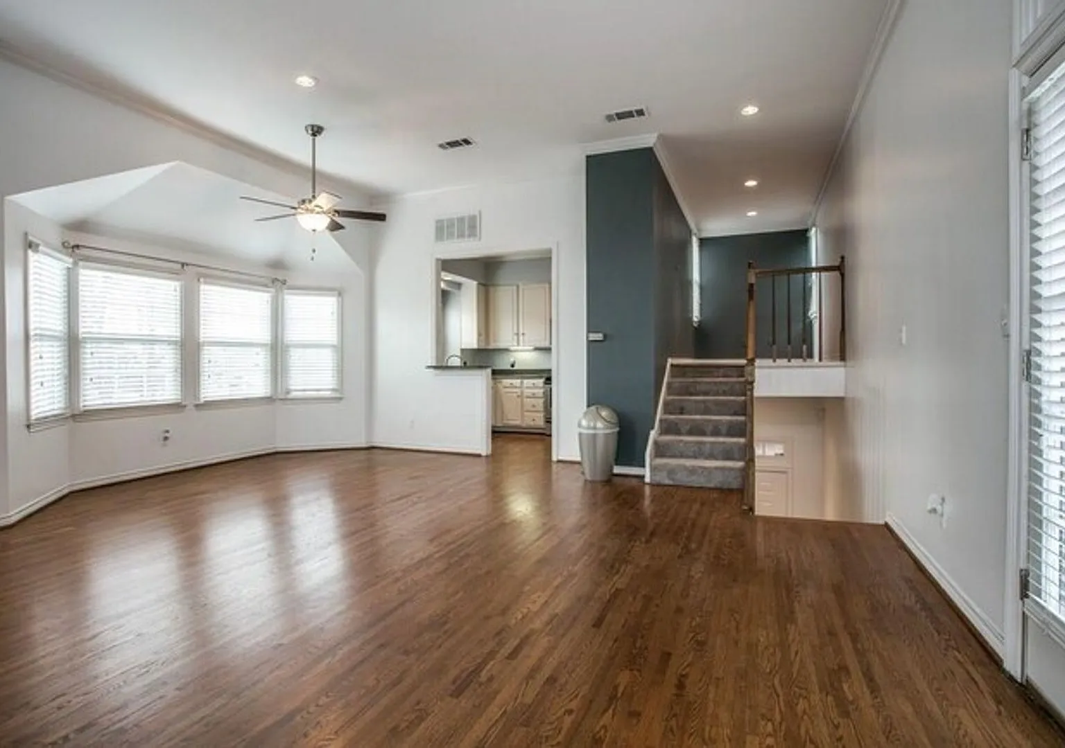 Beautiful 3 Level Condo in North Oak Lawn! — Photo 1