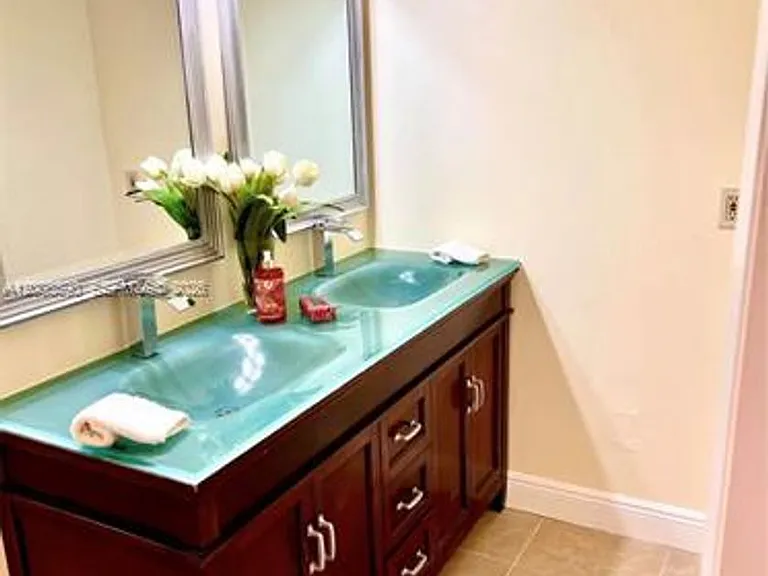 10881 N Snapper Creek Dr — Photo 14