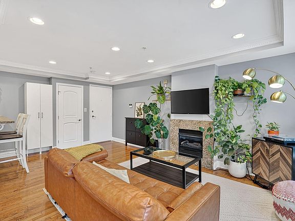 4th image of 712 Marietta Pl NW APT 204