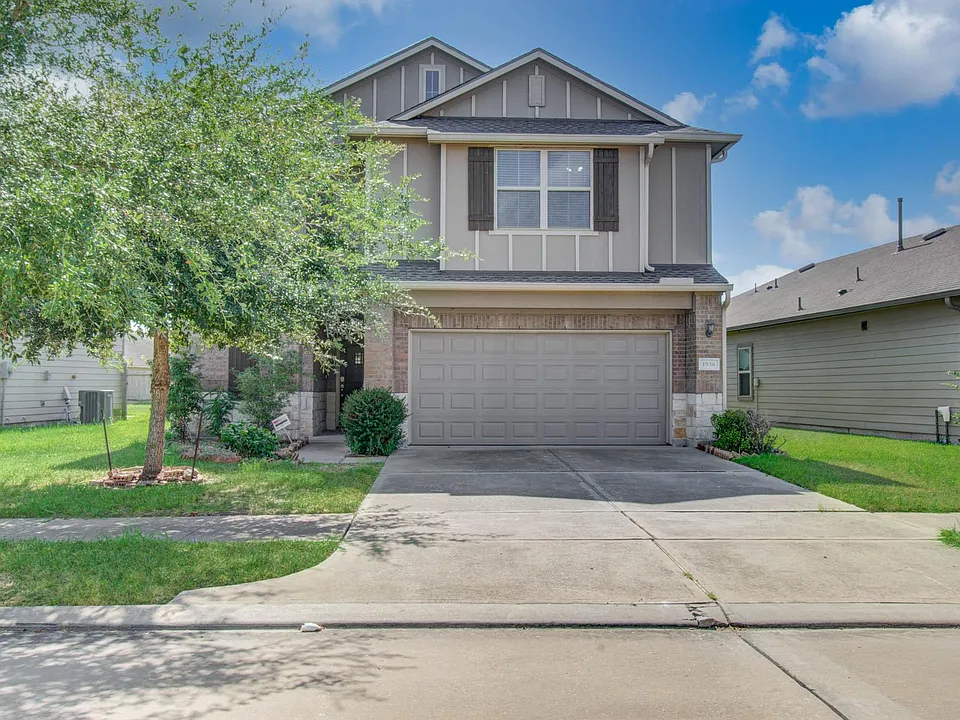 1936 Acaciawood Way