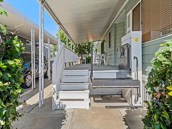 3rd image of 10819 Langdon Ave #185