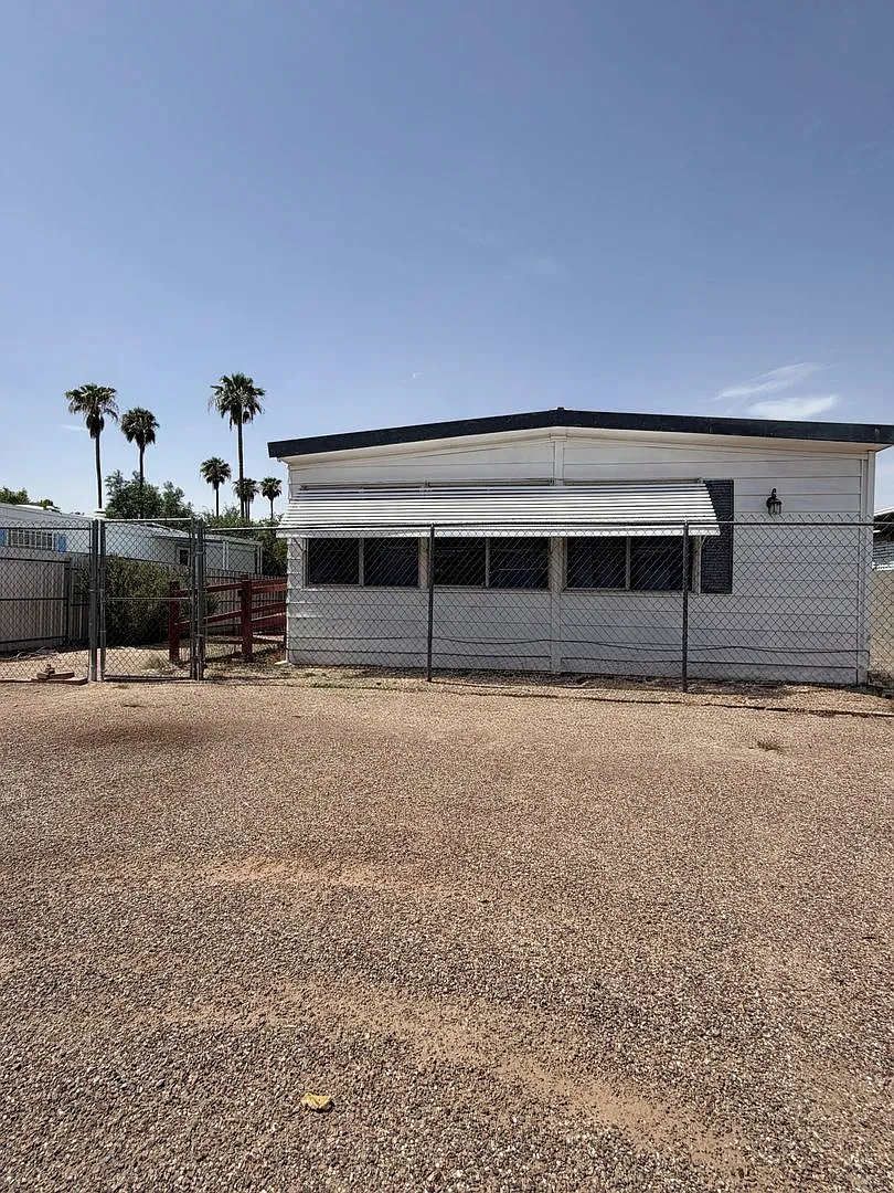 Spacious 2-Bedroom, 2-Bathroom Home with Covered Deck & Large Yard! — Photo 1