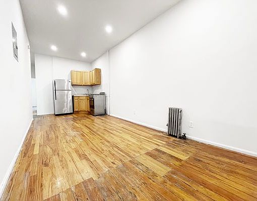 3rd image of 178 Kingsland Ave #1C
