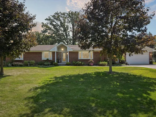 35560 Shangri La Ct, Clinton Township, MI 48035