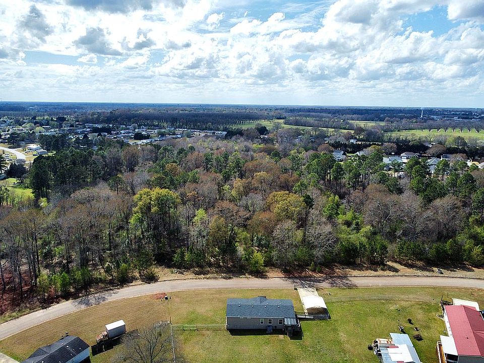 2nd image of 122 Emerald Blvd