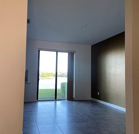 4th image of 13017 Anthorne Ln