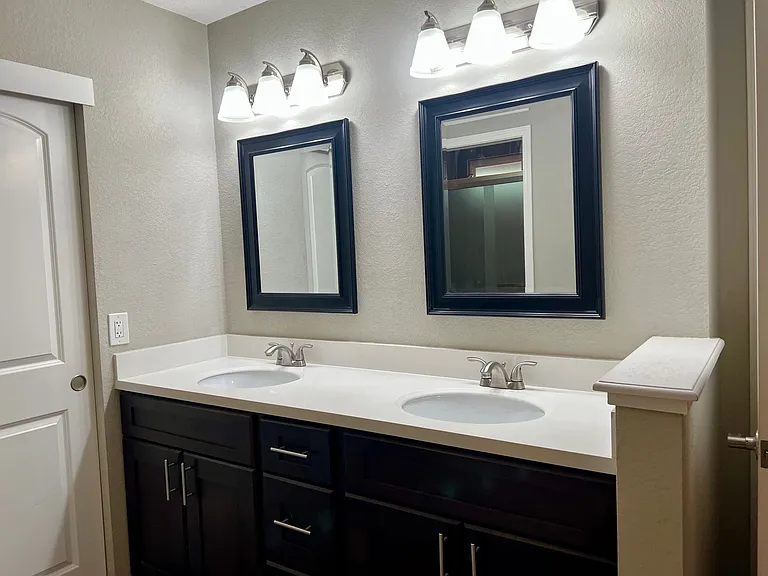 5562 Catalpa Ct — Photo 11