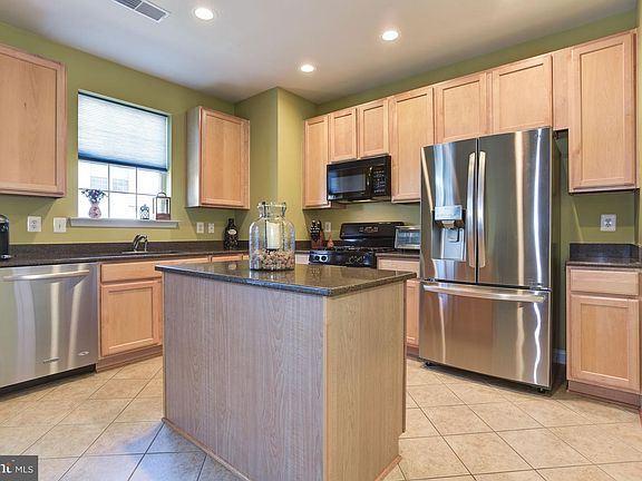 3rd image of 17746 Phelps Hill Ln