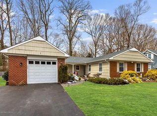 7 Woodford Ln, Manalapan, NJ 07726