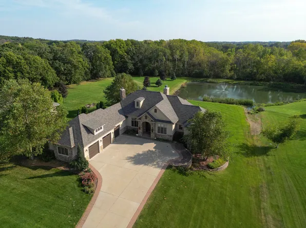 W5934 Apple Ln, Fort Atkinson, WI 53538