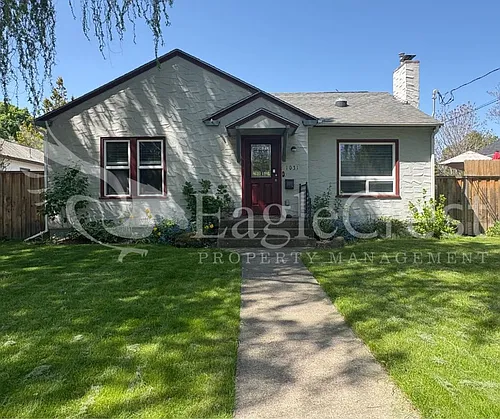 1031 N Clinton St Photo 1