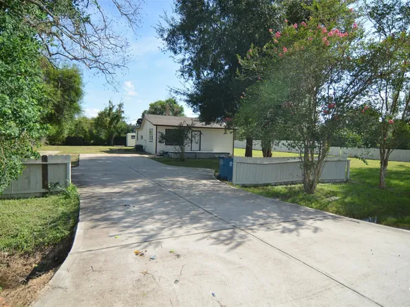 3111 2nd St, Brookshire, TX 77423