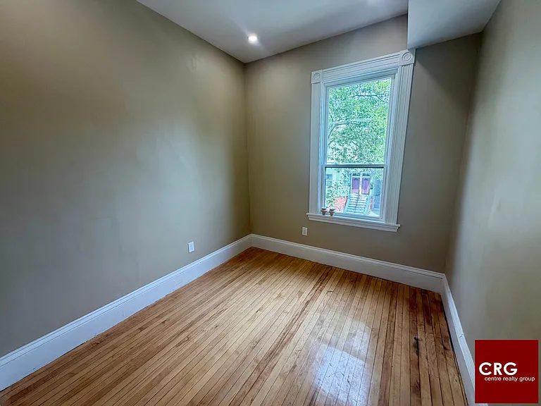 430 Meridian St #2 — Photo 8
