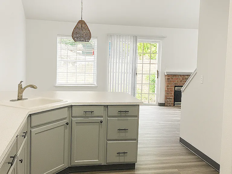 6916 Ridgetop Dr NE #6916 — Photo 2