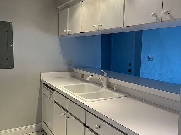 3rd image of 2097 Corner Lake Dr