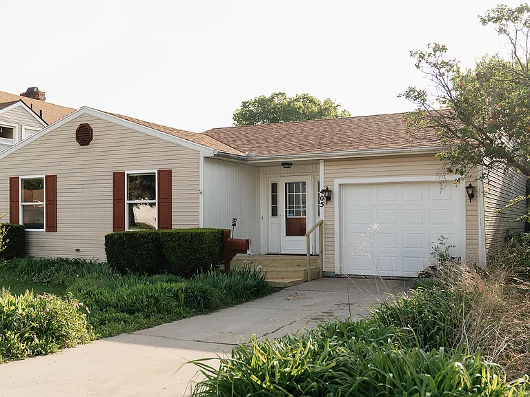405 Lake St — Photo 1