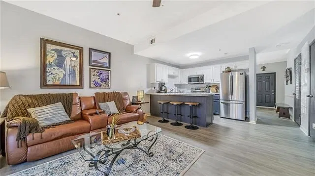 2 bed, 1088 sqft, $2,100 — Photo 1