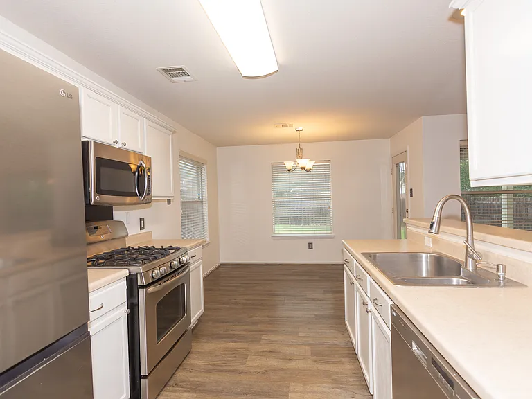 913 Coronation Way — Photo 13