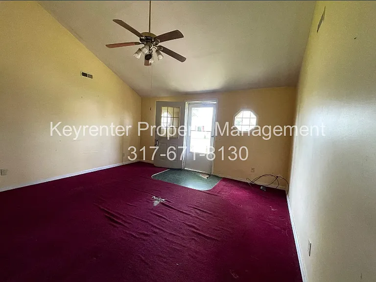 1027 E 4th St — Photo 16