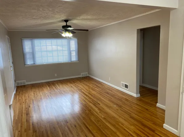 302 S 47th St, Lincoln, NE 68510