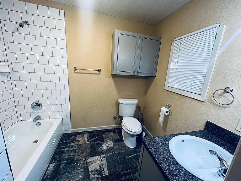 506 Denison St — Photo 8