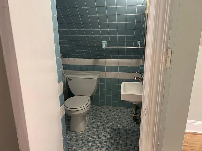 44 47th St #3 — Photo 9