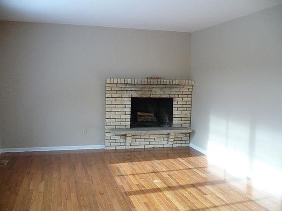 5th image of 8232 Edgewood Ave N