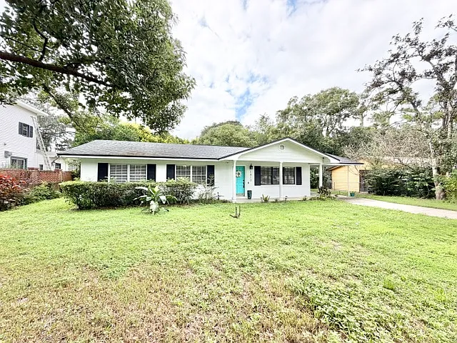 3 bed, 1222 sqft, $2,095 — Photo 2