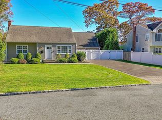 287 East Rd, Bayport, NY 11705