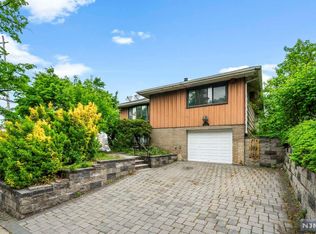 777 Grand Ave, Ridgefield, NJ 07657